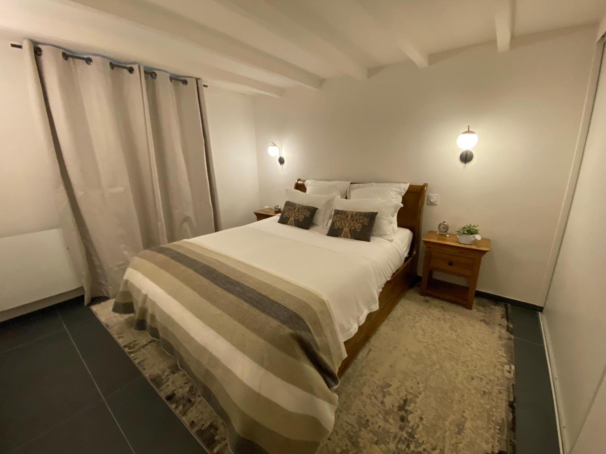 Appartement avec Piscine privée dans Résidence pour 6 personnes Uzès Esterno foto